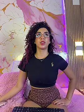 Woo isDaphne online show from 03/28/26, 11:04