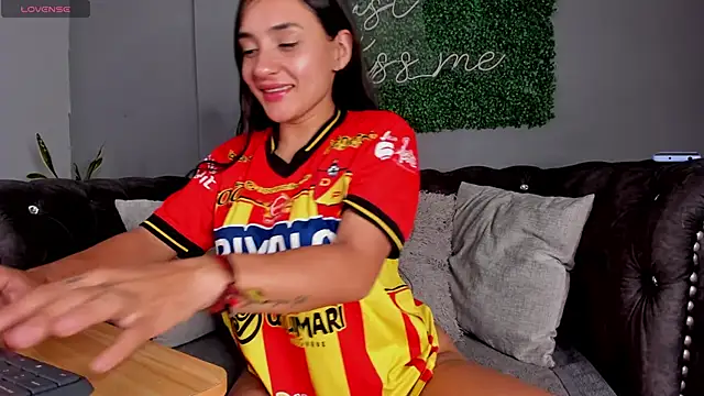 Snapshot of danielebeck chatting on 02/19/26, 07:10 danielebeck online show from 02/19/26, 07:10