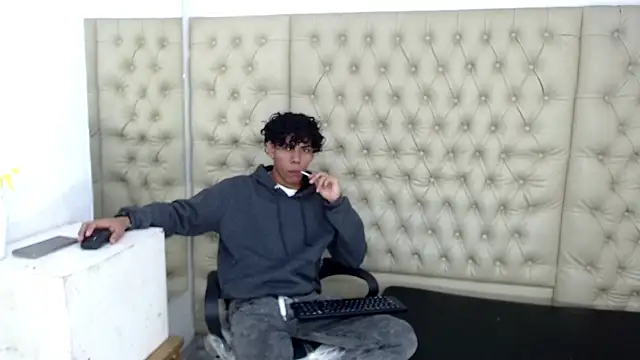 Snapshot of DaviidBuckx_ chatting on 02/09/26, 01:59 DaviidBuckx online show from 02/09/26, 01:59