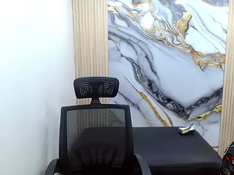 Snapshot of DaviidBuckx_ chatting on 02/15/26, 02:30 DaviidBuckx online show from 02/15/26, 02:30