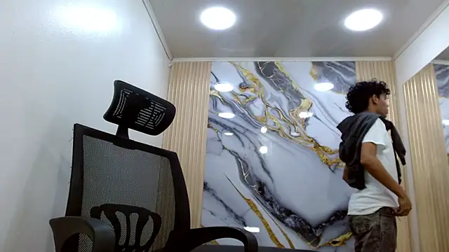 Snapshot of DaviidBuckx_ chatting on 02/20/26, 02:08 DaviidBuckx online show from 02/20/26, 02:08