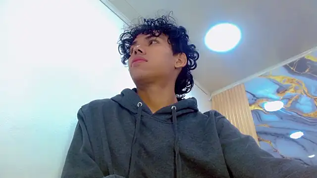 Snapshot of DaviidBuckx_ chatting on 02/23/26, 02:42 DaviidBuckx online show from 02/23/26, 02:42