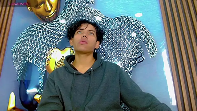 Snapshot of DaviidBuckx_ chatting on 02/28/26, 01:56 DaviidBuckx online show from 02/28/26, 01:56