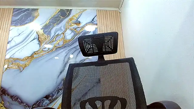 Snapshot of DaviidBuckx_ chatting on 03/04/26, 02:17 DaviidBuckx online show from 03/04/26, 02:17