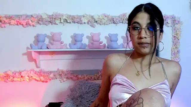 Snapshot of sharlotaustral18 chatting on 02/17/26, 04:20 sharlotaustral18 online show from 02/17/26, 04:20