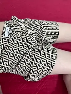 huyenzz online show from 04/15/26, 04:14