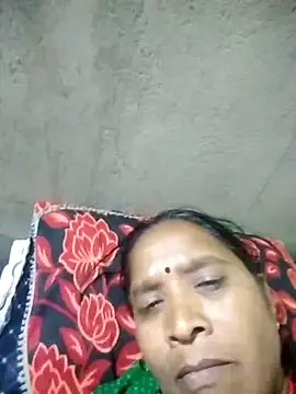 Snapshot of Loomaraj chatting on 02/22/26, 04:05 Loomaraj online show from 02/22/26, 04:05