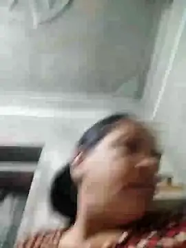 Snapshot of Loomaraj chatting on 05/28/26, 10:07 Loomaraj online show from 05/28/26, 10:07