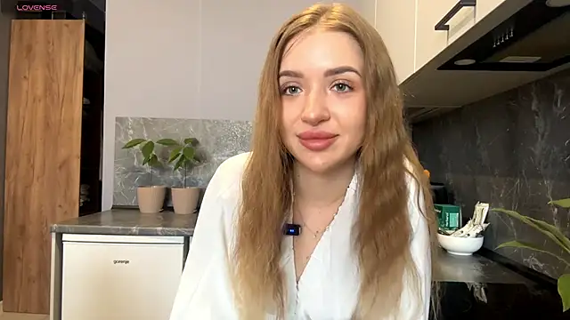 Snapshot of BeaCazin chatting on 02/21/26, 06:47 BeaCazin online show from 02/21/26, 06:47