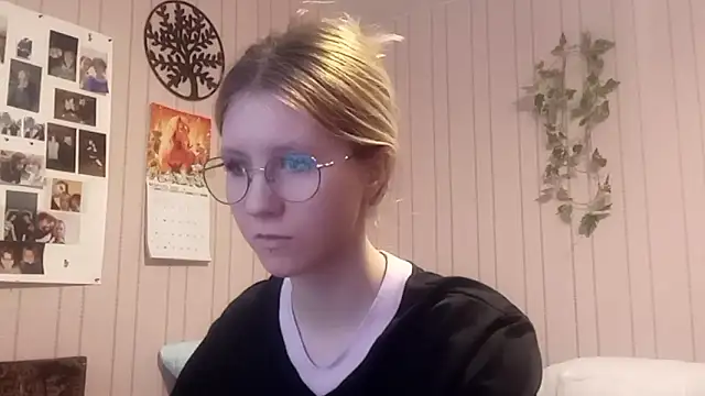 Snapshot of RunawayBr1de chatting on 02/21/26, 02:51 RunawayBr1de online show from 02/21/26, 02:51