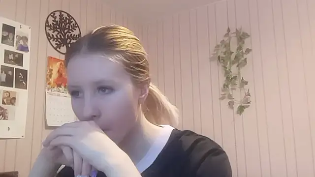 Snapshot of RunawayBr1de chatting on 02/22/26, 02:37 RunawayBr1de online show from 02/22/26, 02:37