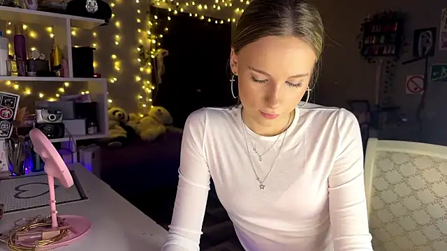 Snapshot of amily_sunray chatting on 02/13/26, 01:51 amily sunray online show from 02/13/26, 01:51