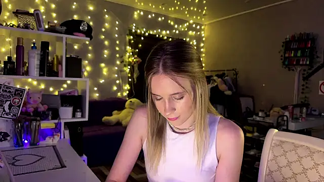 Snapshot of amily_sunray chatting on 02/25/26, 02:16 amily sunray online show from 02/25/26, 02:16