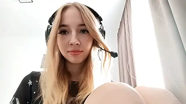 Snapshot of WackyNome chatting on 02/14/26, 06:10 WackyNome online show from 02/14/26, 06:10