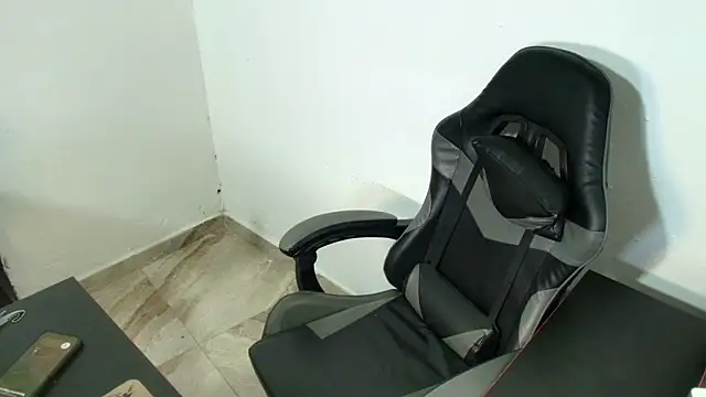 Snapshot of Xanderstone00 chatting on 02/18/26, 07:43 Xanderstone00 online show from 02/18/26, 07:43