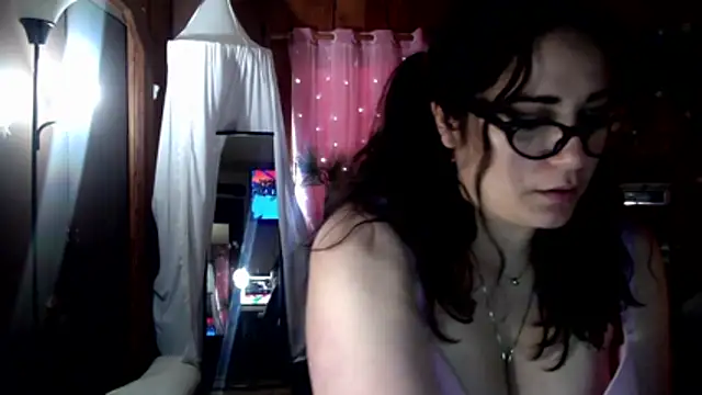 Snapshot of VelvetBrunetteXo chatting on 02/20/26, 08:20 VelvetBrunetteXo online show from 02/20/26, 08:20