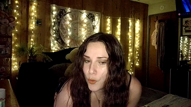 Snapshot of VelvetBrunetteXo chatting on 02/25/26, 12:31 VelvetBrunetteXo online show from 02/25/26, 12:31