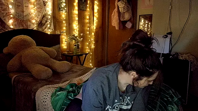 VelvetBrunetteXo online show from 03/18/26, 05:16