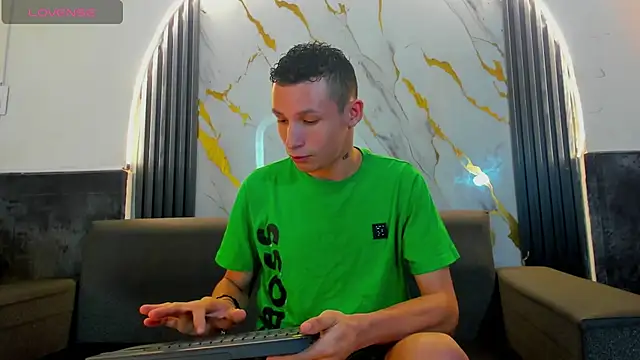 Isaak 26 online show from 03/04/26, 12:00