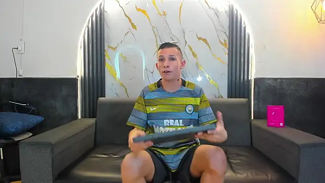 Isaak 26 online show from 03/23/26, 04:44