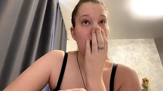 Snapshot of Lunexia_Kysstoria chatting on 02/23/26, 04:21 Lunexia Kysstoria online show from 02/23/26, 04:21