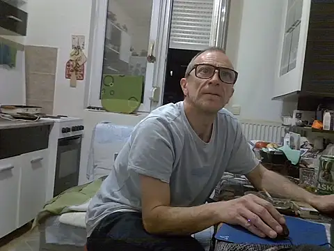 Snapshot of 1973jungen chatting on 02/08/26, 08:34 1973jungen online show from 02/08/26, 08:34