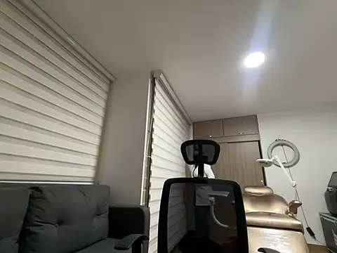 Snapshot of Encantadora_Eva chatting on 02/14/26, 01:35 Encantadora Eva online show from 02/14/26, 01:35