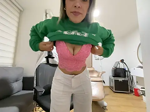 Snapshot of Encantadora_Eva chatting on 02/16/26, 01:24 Encantadora Eva online show from 02/16/26, 01:24