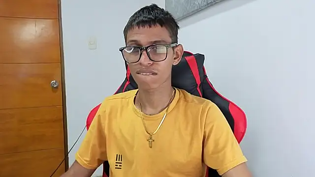 Snapshot of Niklausxxx chatting on 02/25/26, 12:20 Niklausxxx online show from 02/25/26, 12:20