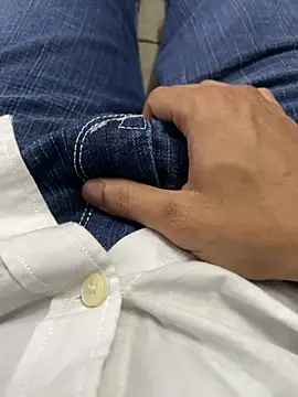 hassuniii online show from 02/08/26, 07:39