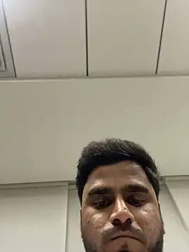 hassuniii online show from 02/11/26, 10:37