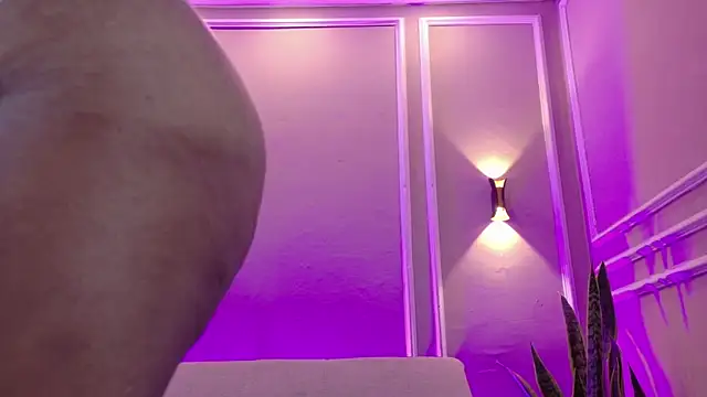 SuzyFox  online show from 04/08/26, 07:36