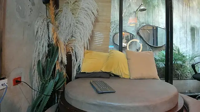 Snapshot of sophieBlair_ chatting on 02/26/26, 07:13 sophieBlair online show from 02/26/26, 07:13