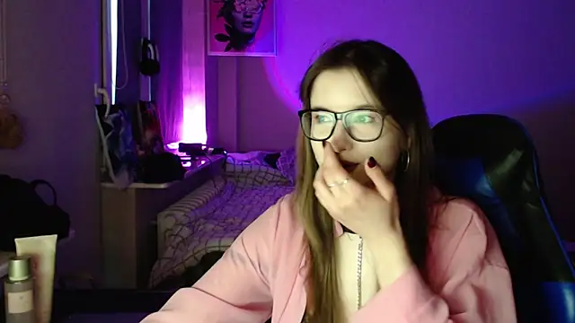 LunaXcherry online show from 04/10/26, 05:39