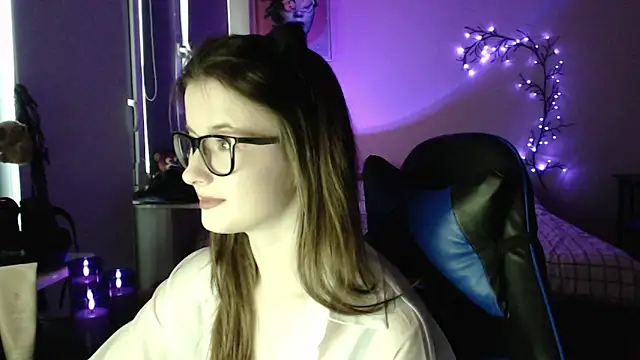 Snapshot of LunaXcherry chatting on 05/14/26, 06:15 LunaXcherry online show from 05/14/26, 06:15