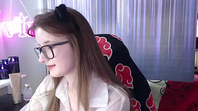LunaXcherry online show from 06/25/26, 04:44