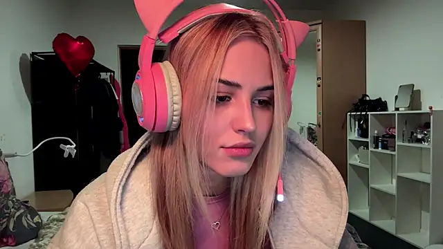 Snapshot of Evva_mayy chatting on 02/15/26, 07:21 Evva mayy online show from 02/15/26, 07:21