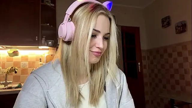 Snapshot of Evva_mayy chatting on 02/22/26, 04:49 Evva mayy online show from 02/22/26, 04:49