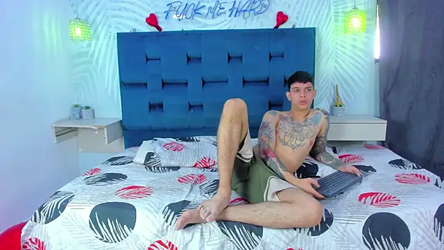 Snapshot of Adventurous_Boys chatting on 02/15/26, 02:14 Adventurous Boys online show from 02/15/26, 02:14