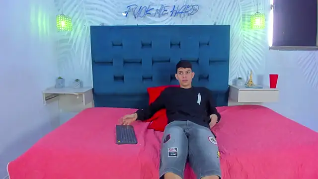 Snapshot of Adventurous_Boys chatting on 02/20/26, 06:08 Adventurous Boys online show from 02/20/26, 06:08