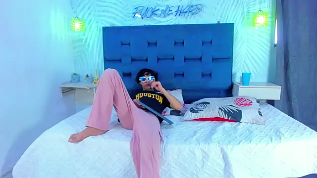 Snapshot of Adventurous_Boys chatting on 02/27/26, 06:19 Adventurous Boys online show from 02/27/26, 06:19