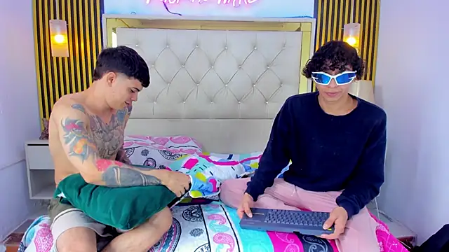 Adventurous Boys online show from 03/30/26, 06:09