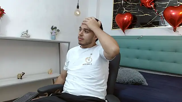 Snapshot of Trevor_Ash chatting on 02/14/26, 03:14 Trevor Ash online show from 02/14/26, 03:14