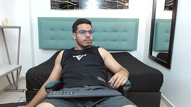 Snapshot of Trevor_Ash chatting on 02/25/26, 03:38 Trevor Ash online show from 02/25/26, 03:38