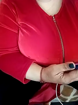 Snapshot of Simran_008 chatting on 02/13/26, 04:41 Simran 008 online show from 02/13/26, 04:41