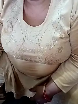 Snapshot of Simran_008 chatting on 02/14/26, 09:39 Simran 008 online show from 02/14/26, 09:39