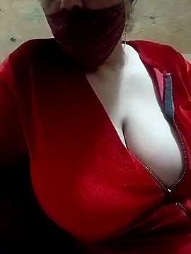 Snapshot of Simran_008 chatting on 02/15/26, 12:29 Simran 008 online show from 02/15/26, 12:29