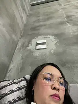 Strawberry-wet online show from 02/15/26, 04:25