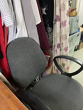 Strawberry-wet online show from 05/05/26, 08:11