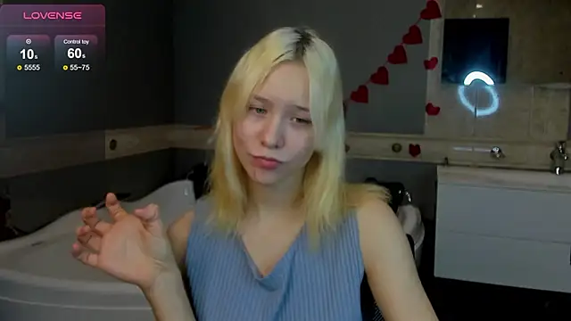 Snapshot of EmilyTrase chatting on 02/28/26, 01:06 EmilyTrase online show from 02/28/26, 01:06